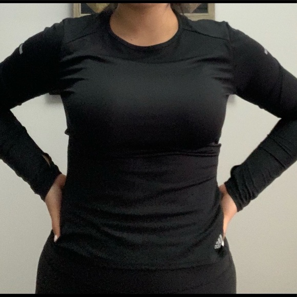 Adidas lot 2 tops and 2 bottoms. Size S. - Picture 4 of 5